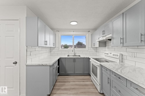 363 Knottwood Road Nw, Edmonton, AB - Indoor Photo Showing Kitchen With Double Sink With Upgraded Kitchen