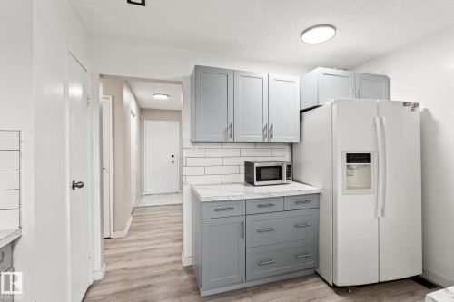 363 Knottwood Road Nw, Edmonton, AB - Indoor Photo Showing Other Room