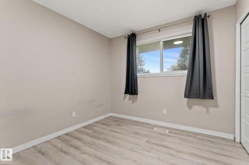 363 Knottwood Road Nw, Edmonton, AB - Indoor Photo Showing Other Room