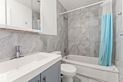 363 Knottwood Road Nw, Edmonton, AB - Indoor Photo Showing Bathroom