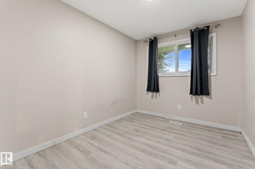 363 Knottwood Road Nw, Edmonton, AB - Indoor Photo Showing Other Room