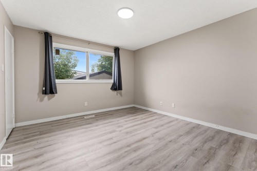 363 Knottwood Road Nw, Edmonton, AB - Indoor Photo Showing Other Room