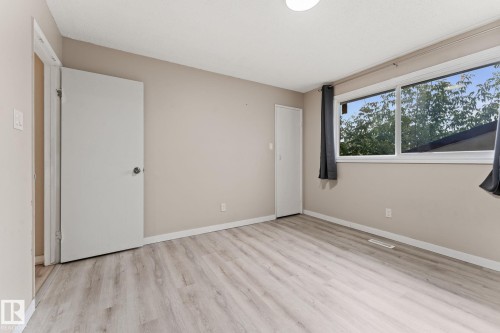 363 Knottwood Road Nw, Edmonton, AB - Indoor Photo Showing Other Room