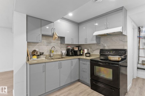 363 Knottwood Road Nw, Edmonton, AB - Indoor Photo Showing Kitchen