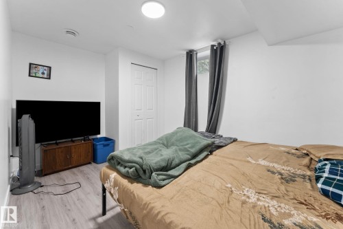 363 Knottwood Road Nw, Edmonton, AB - Indoor Photo Showing Bedroom