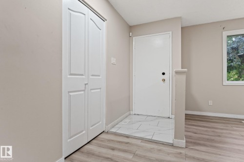 363 Knottwood Road Nw, Edmonton, AB - Indoor Photo Showing Other Room