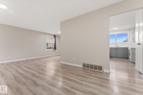 363 Knottwood Road Nw, Edmonton, AB - Indoor Photo Showing Other Room