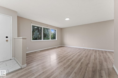 363 Knottwood Road Nw, Edmonton, AB - Indoor Photo Showing Other Room