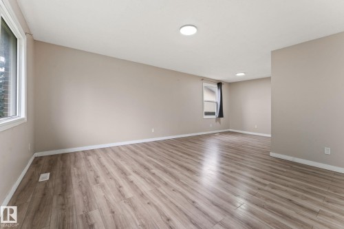 363 Knottwood Road Nw, Edmonton, AB - Indoor Photo Showing Other Room