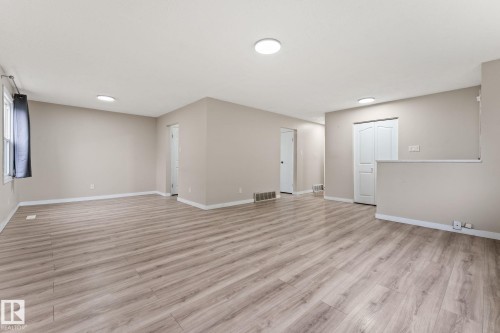 363 Knottwood Road Nw, Edmonton, AB - Indoor Photo Showing Other Room