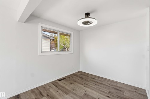 13303 58 Street Nw, Edmonton, AB - Indoor Photo Showing Other Room
