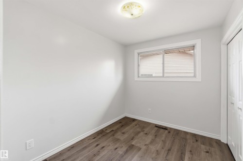 13303 58 Street Nw, Edmonton, AB - Indoor Photo Showing Other Room