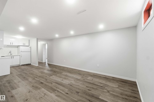 13303 58 Street Nw, Edmonton, AB - Indoor