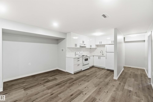 13303 58 Street Nw, Edmonton, AB - Indoor Photo Showing Kitchen