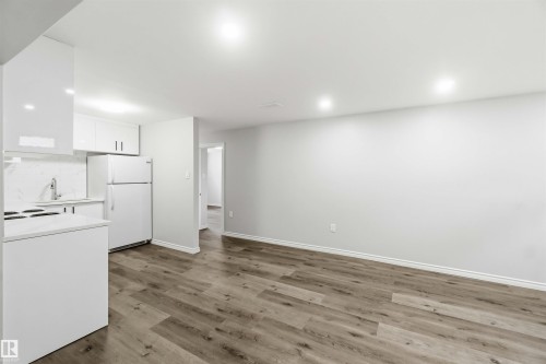 13303 58 Street Nw, Edmonton, AB - Indoor
