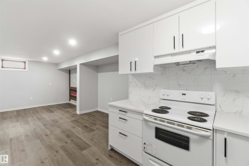 13303 58 Street Nw, Edmonton, AB - Indoor Photo Showing Kitchen