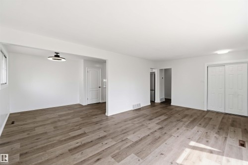 13303 58 Street Nw, Edmonton, AB - Indoor Photo Showing Other Room