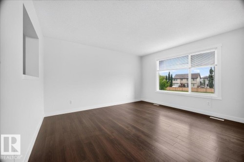 3017 Harvey Crescent Nw, Edmonton, AB - Indoor