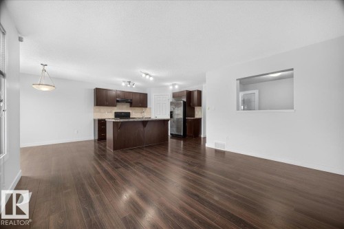 3017 Harvey Crescent Nw, Edmonton, AB - Indoor Photo Showing Kitchen