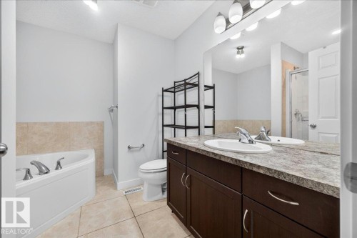 3017 Harvey Crescent Nw, Edmonton, AB - Indoor Photo Showing Bathroom