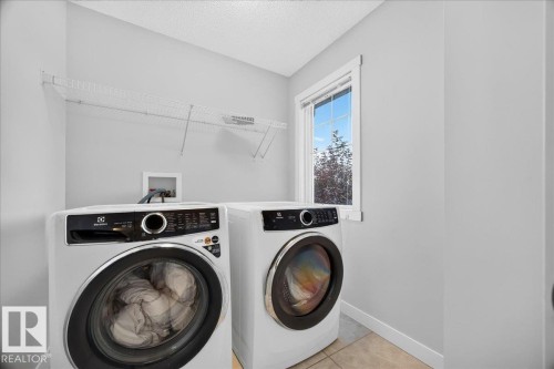 3017 Harvey Crescent Nw, Edmonton, AB - Indoor Photo Showing Laundry Room