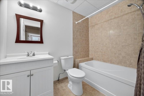 3017 Harvey Crescent Nw, Edmonton, AB - Indoor Photo Showing Bathroom