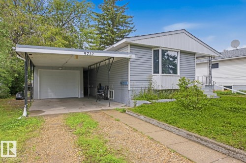 Siding exterior with a carport and an attached garage - 9712 162 St Nw, Edmonton, AB - Outdoor
