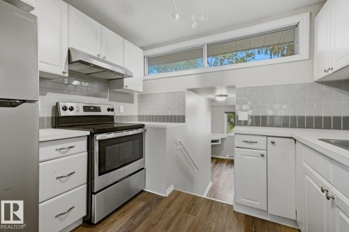 9712 162 St Nw, Edmonton, AB - Indoor Photo Showing Kitchen