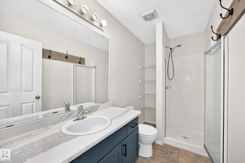 3035 134 Avenue Nw, Edmonton, AB - Indoor Photo Showing Bathroom