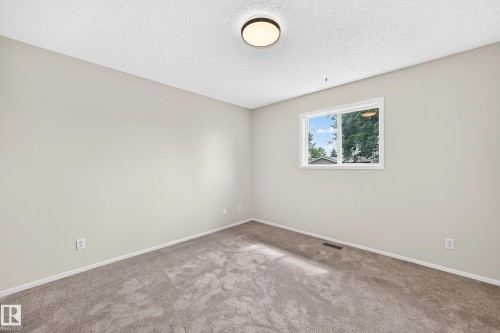 3035 134 Avenue Nw, Edmonton, AB - Indoor Photo Showing Other Room