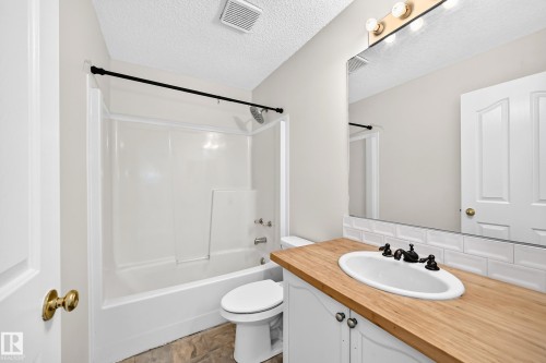 3035 134 Avenue Nw, Edmonton, AB - Indoor Photo Showing Bathroom