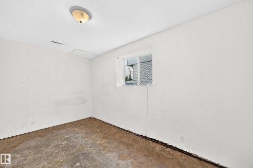 3035 134 Avenue Nw, Edmonton, AB - Indoor Photo Showing Other Room