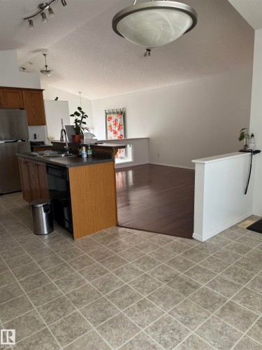 15112 139 Street Nw, Edmonton, AB - Indoor Photo Showing Kitchen