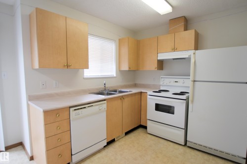 #408 610 King St, Spruce Grove, AB - Indoor Photo Showing Kitchen With Double Sink