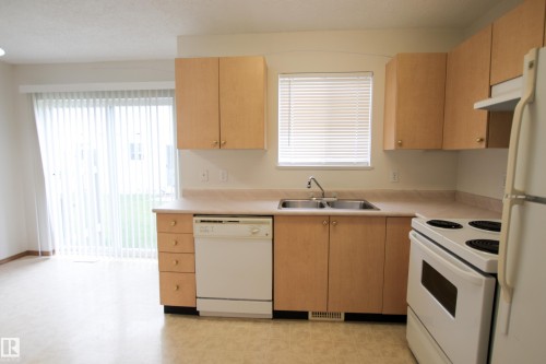#408 610 King St, Spruce Grove, AB - Indoor Photo Showing Kitchen With Double Sink
