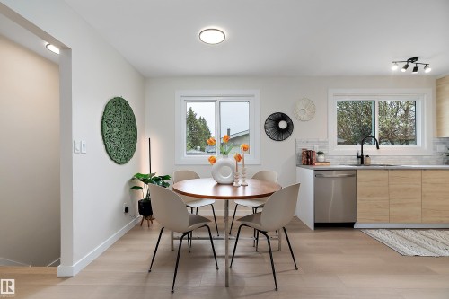 6411 152A Avenue Nw, Edmonton, AB - Indoor Photo Showing Dining Room