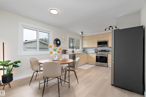 6411 152A Avenue Nw, Edmonton, AB - Indoor