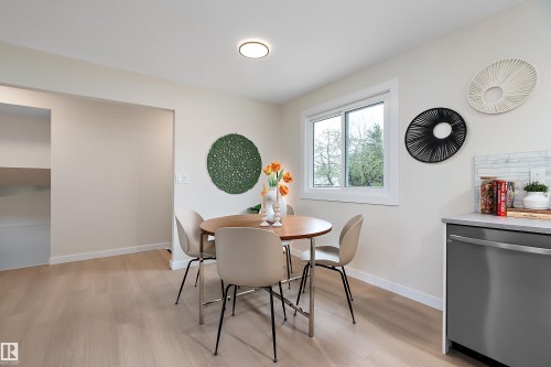 6411 152A Avenue Nw, Edmonton, AB - Indoor Photo Showing Dining Room