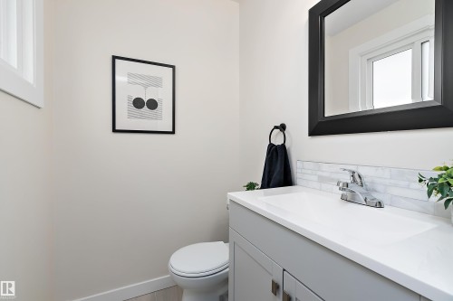 6411 152A Avenue Nw, Edmonton, AB - Indoor Photo Showing Bathroom