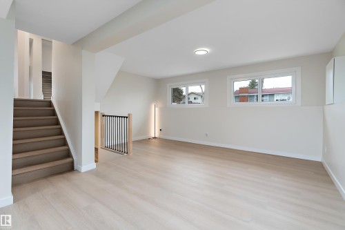 6411 152A Avenue Nw, Edmonton, AB - Indoor Photo Showing Other Room