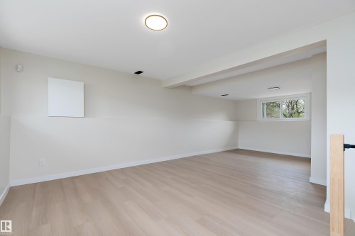6411 152A Avenue Nw, Edmonton, AB - Indoor Photo Showing Other Room