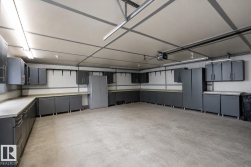 6411 152A Avenue Nw, Edmonton, AB - Indoor Photo Showing Garage