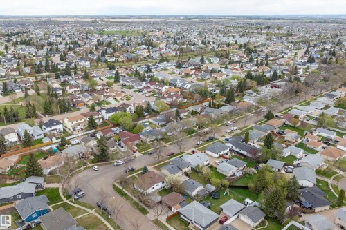 6411 152A Avenue Nw, Edmonton, AB - Outdoor With View
