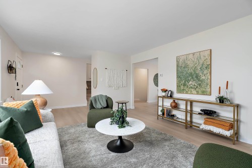 6411 152A Avenue Nw, Edmonton, AB - Indoor Photo Showing Living Room
