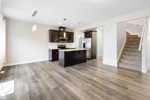 37 Roseberry Lane, Fort Saskatchewan, AB - Indoor Photo Showing Kitchen