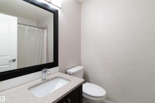 37 Roseberry Lane, Fort Saskatchewan, AB - Indoor Photo Showing Bathroom