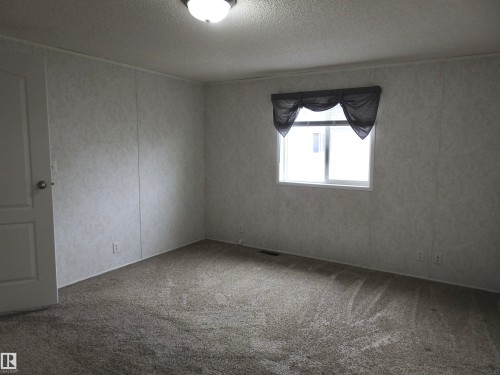 218 Oak Wood Drive Northwest, Edmonton, AB - Indoor Photo Showing Other Room