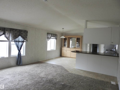 218 Oak Wood Drive Northwest, Edmonton, AB - Indoor Photo Showing Kitchen