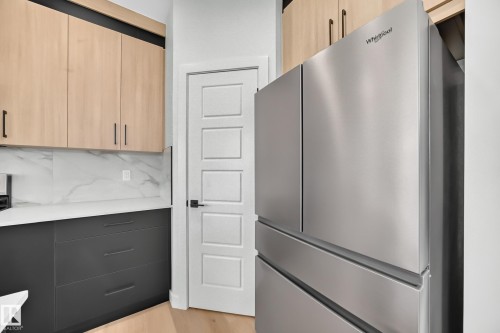 102 Waverly Way, Fort Saskatchewan, AB - Indoor Photo Showing Kitchen