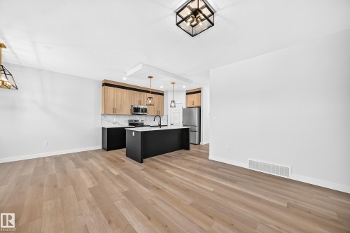 102 Waverly Way, Fort Saskatchewan, AB - Indoor Photo Showing Kitchen